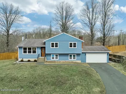 1263 Best Rd, East Greenbush, NY 12061
