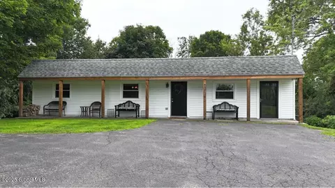 110 Lakeside Dr, Mayfield, NY 12117