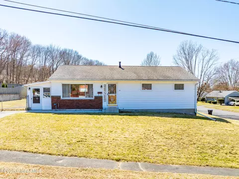 54 126th St, Troy, NY 12182