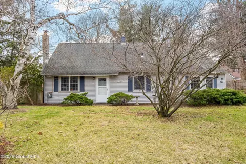 1184 Outer Dr, Schenectady, NY 12303