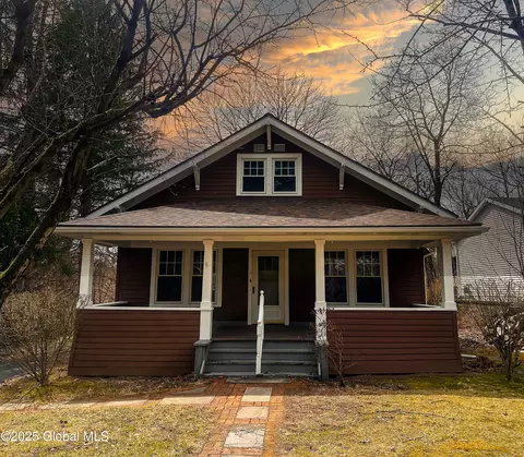 11 Maple Ave, Slingerlands, NY 12159