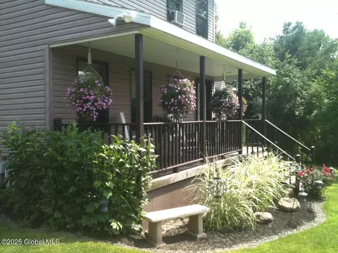 8 Bald Mountain Rd, Troy, NY 12182