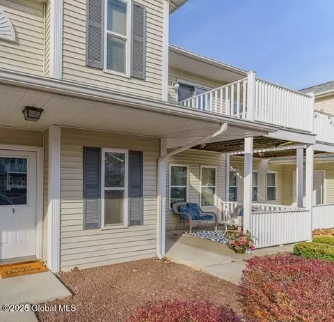 1604 Cambridge Manor Dr, Scotia, NY 12302