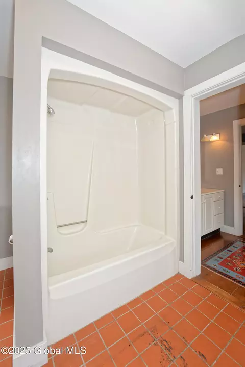 Bath - 91 Darwin Rd, Cambridge, NY 12816 photo 4 of 5
