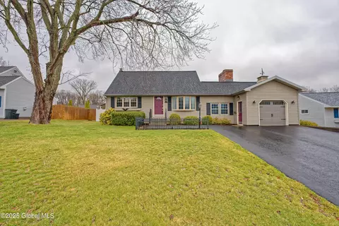 60 Hunting Rd, Albany, NY 12205