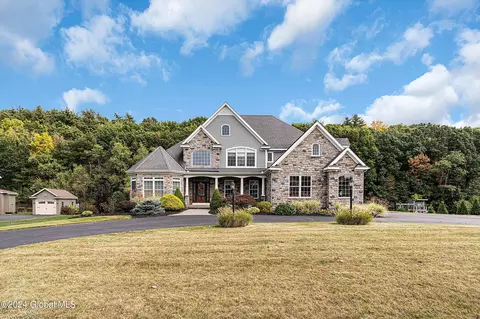 24 Estate Dr, Castleton On Hudson, NY 12033