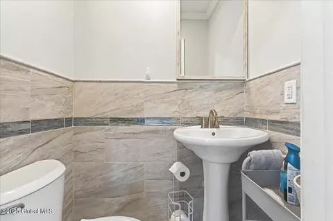 Bath - 47 Macarthur Dr, Schenectady, NY 12302 photo 4 of 4