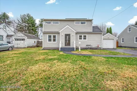 47 Macarthur Dr, Schenectady, NY 12302