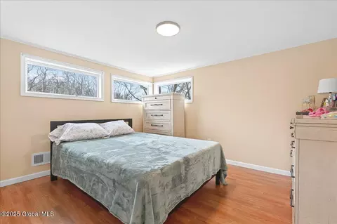 Bedroom - 47 Macarthur Dr, Schenectady, NY 12302 photo 2 of 2