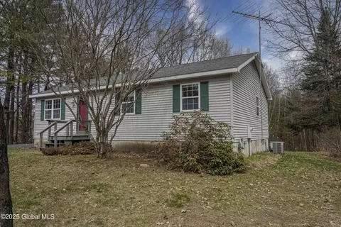 19 Devine Dr, Hudson Falls, NY 12839