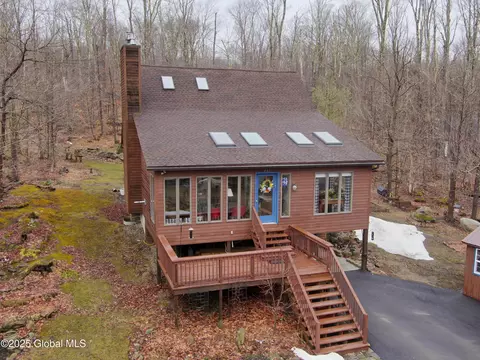 167 Maplewood Dr, Gloversville, NY 12078