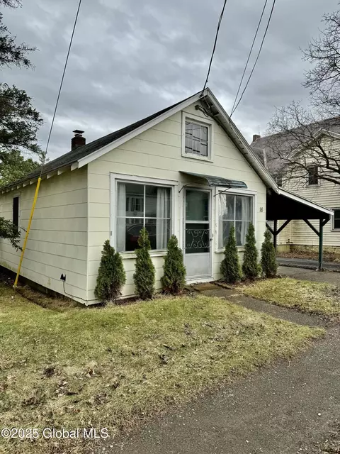 16 Sheridan St, Argyle, NY 12809