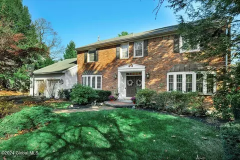 25 Newell Ct, Menands, NY 12204