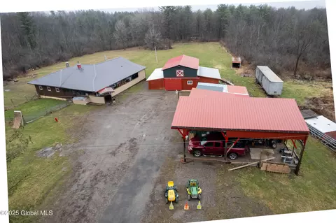 589 Anderson Rd, Sprakers, NY 12166