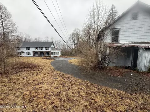 527 Lockhart Mountain Rd, Lake George, NY 12845