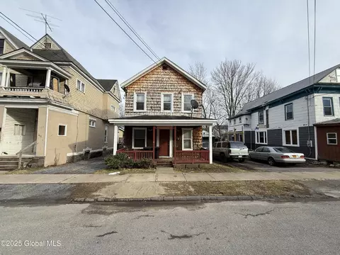 104 Wells St, Johnstown, NY 12095