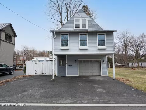 5 Washington Ave, Chatham, NY 12037