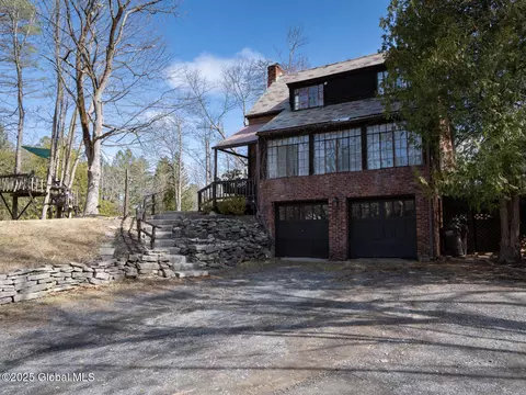 22 Upper Font Grove Rd, Slingerlands, NY 12159