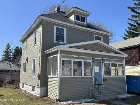 12 Monroe St, Gloversville, NY 12078