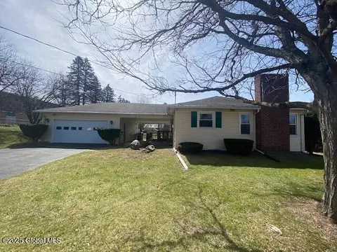 31 High St, Hoosick Falls, NY 12090