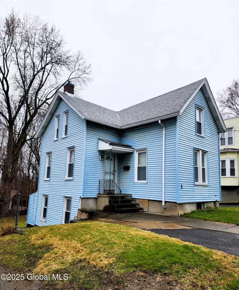2 Patten Ave, Rensselaer, NY 12144