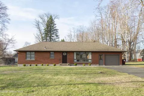 7 Pleasant View Dr, Latham, NY 12110
