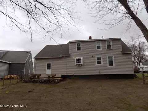 300 Sullivan Rd, Schenectady, NY 12304 photo 5