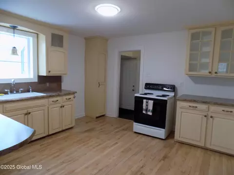 300 Sullivan Rd, Schenectady, NY 12304 photo 21