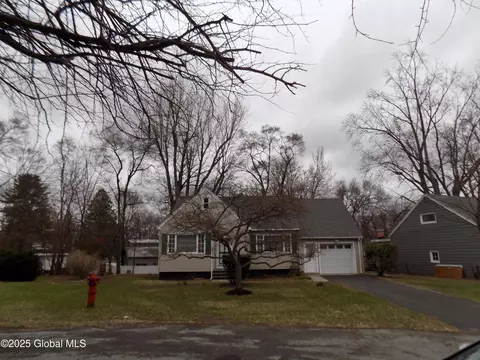 300 Sullivan Rd, Schenectady, NY 12304 photo 4