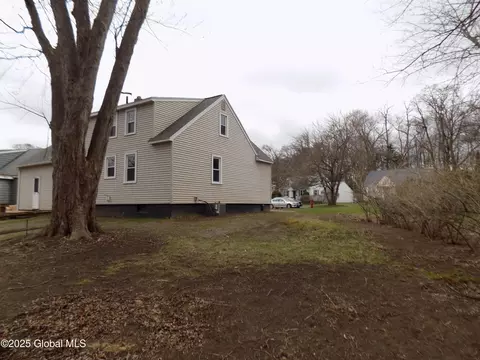 300 Sullivan Rd, Schenectady, NY 12304 photo 8
