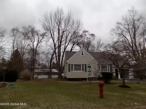 300 Sullivan Rd, Schenectady, NY 12304 photo 3