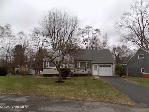 300 Sullivan Rd, Schenectady, NY 12304