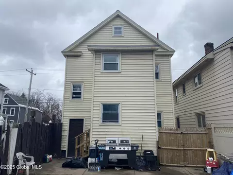 Exterior - 1007 Strong St, Schenectady, NY 12307 photo 2 of 5