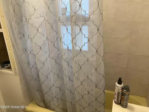 Bath - 1007 Strong St, Schenectady, NY 12307 photo 1 of 1