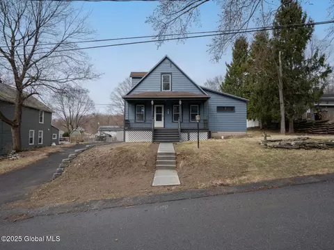 31 Acker Ave, Wynantskill, NY 12198