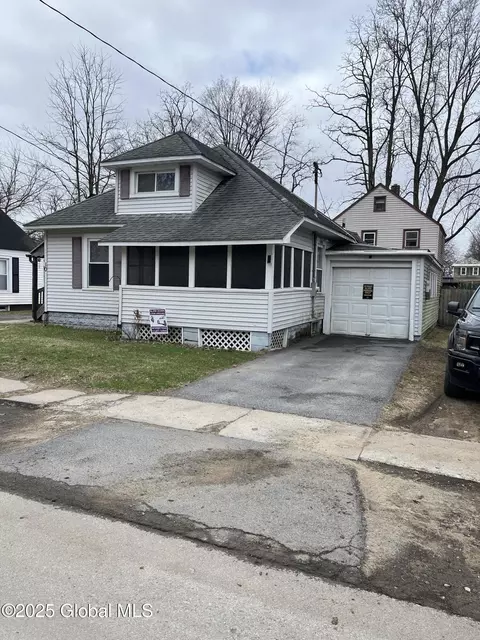 10 Liberty Pl, Hudson Falls, NY 12839