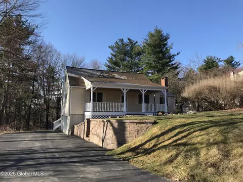 39 Wildwood Hts, West Sand Lake, NY 12196