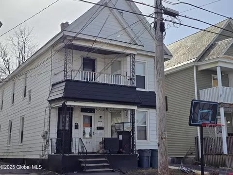 1604 Carrie St, Schenectady, NY 12308