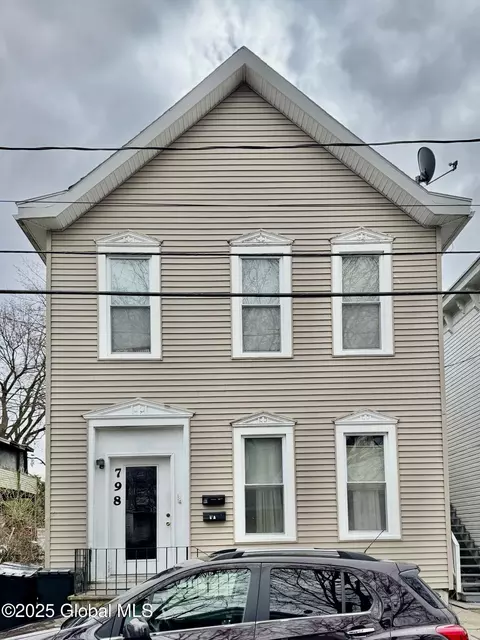 798 1st Ave, Troy, NY 12182
