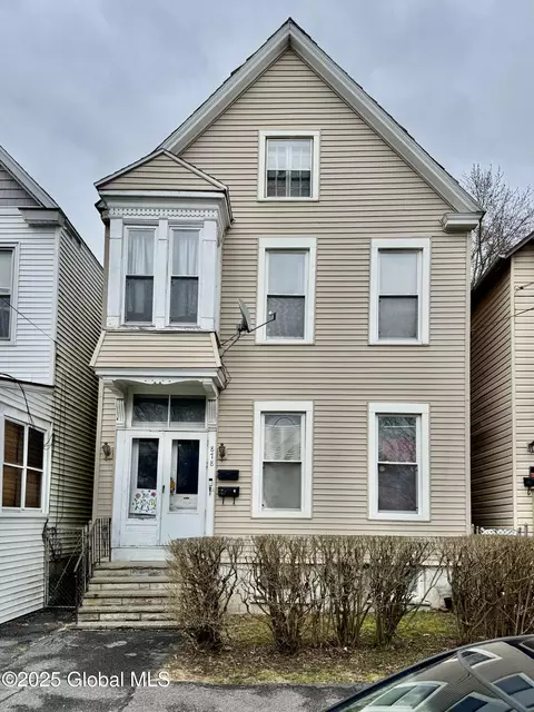 878 3rd Ave, Troy, NY 12182