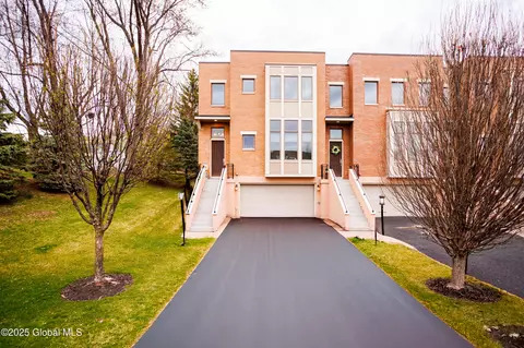 9 Bryn Mawr Ct, Albany, NY 12211