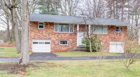 16 Kaine Dr, Albany, NY 12203