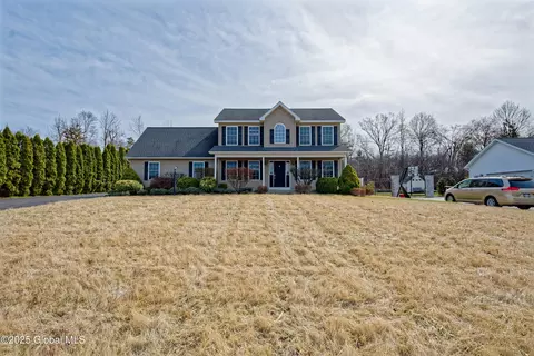 24 Laura Ln, Ravena, NY 12143