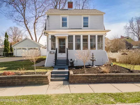 227 3rd St, Scotia, NY 12302