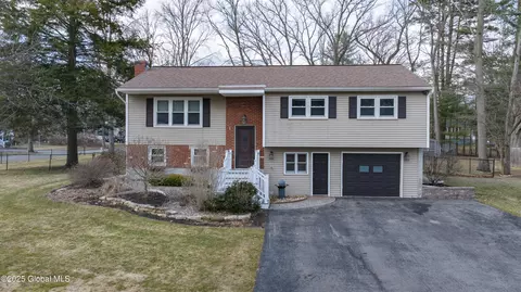 7 Bemis Heights Rd, Saratoga Springs, NY 12866