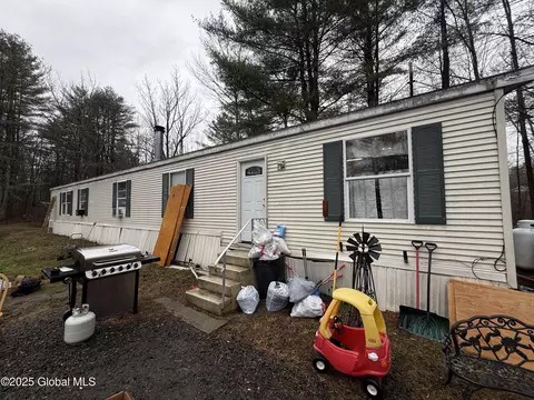 223 Beech St, Mayfield, NY 12117