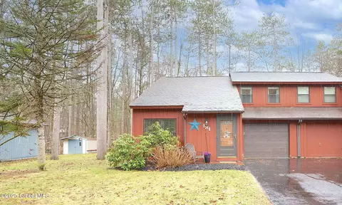 181 Arrow Wood Pl, Malta, NY 12020