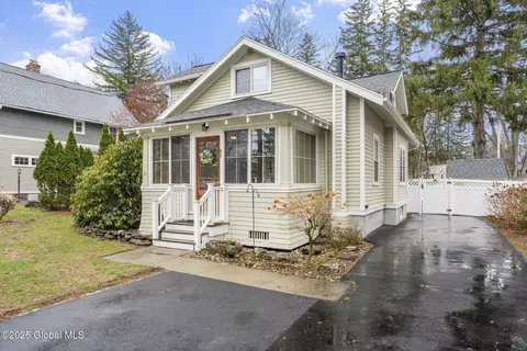 82 Adams Pl, Delmar, NY 12054