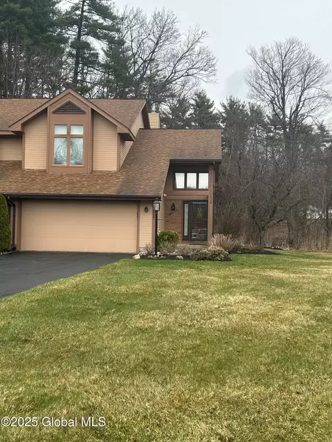 6009 Park Pl, Schenectady, NY 12303