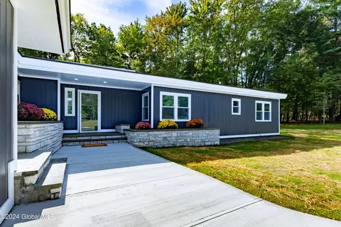 98 Snake Hill Rd, Averill Park, NY 12018